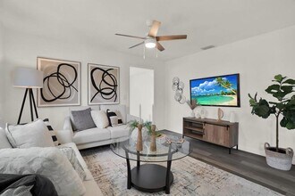 4082 38th Ave N in St. Petersburg, FL - Building Photo - Building Photo