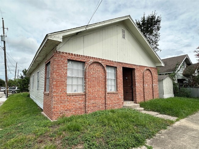 property at 2324 Gentry St