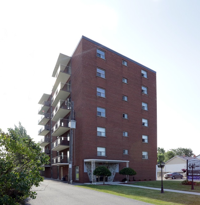 Southmount Apartments in Hamilton, ON - Building Photo - Building Photo