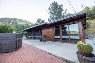 6900 Grenoble St in Tujunga, CA - Building Photo - Building Photo