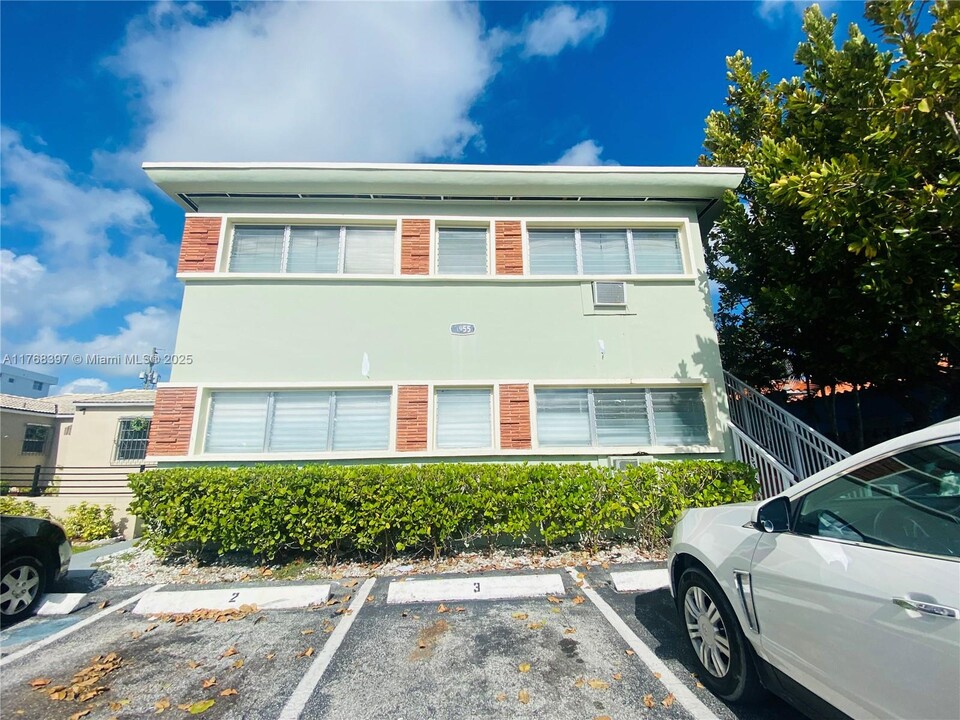1955 Normandy Dr in Miami Beach, FL - Building Photo