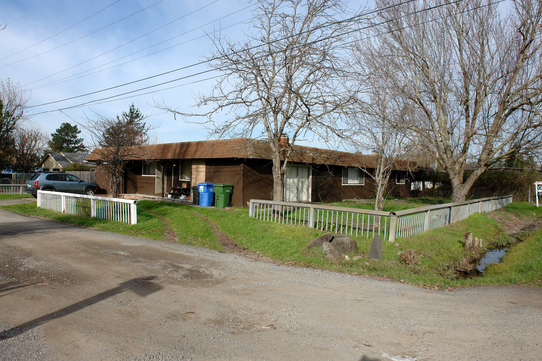 3301 Primrose Ave in Santa Rosa, CA - Building Photo