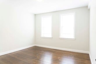 2017 Commonwealth Ave in Boston, MA - Foto de edificio - Building Photo