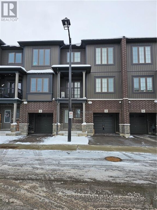 124 Compass Trail in Cambridge, ON - Building Photo