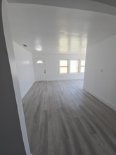 7986 Cleta St in Downey, CA - Foto de edificio - Building Photo