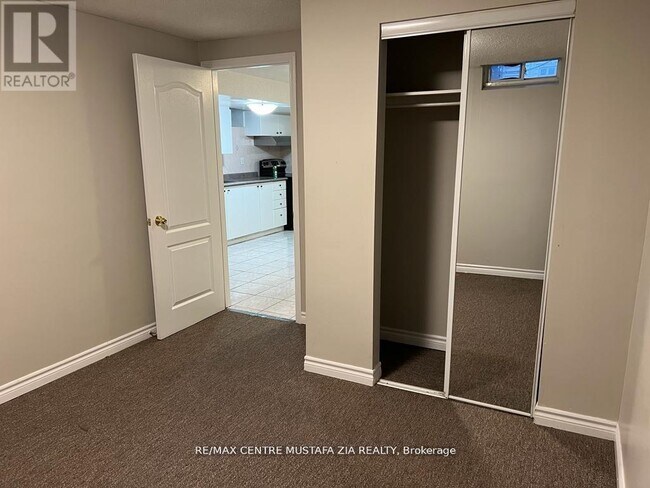 1088 Windbrook Grove in Mississauga, ON - Building Photo - Building Photo