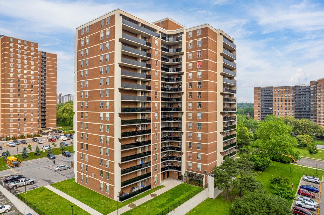 Richview Terrace in Toronto, ON - Building Photo