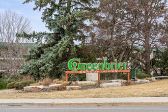 The Greenbriar in Minnetonka, MN - Foto de edificio - Building Photo
