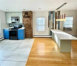 2 Broadway Ave-Unit -2 in New York, NY - Building Photo - Building Photo