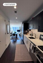 555 10th Ave in New York, NY - Building Photo - Building Photo