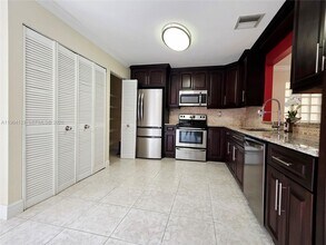 15222 SW 111th St in Miami, FL - Building Photo - Building Photo