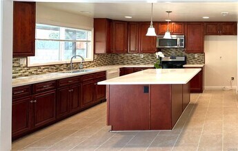 7208 Enfield Ave in Los Angeles, CA - Building Photo - Building Photo