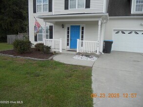 105 Spring Leaf Ln in Jacksonville, NC - Building Photo - Building Photo
