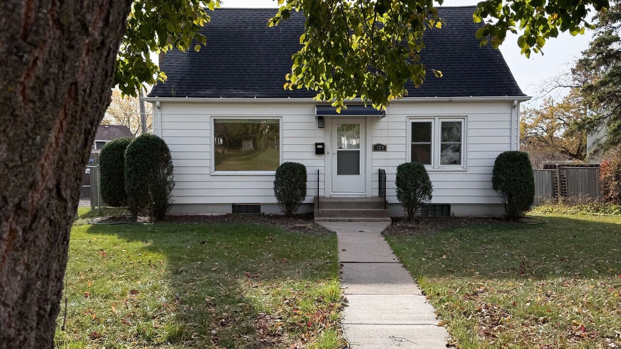 120 Garden St in Duluth, MN - Building Photo