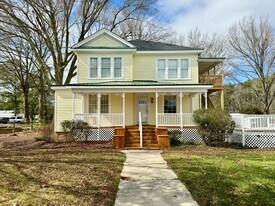 803 N Mecklenburg Ave in South Hill, VA - Building Photo