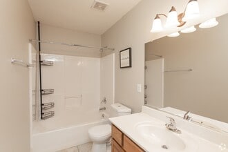 Kerner Mill Townhomes in Kernersville, NC - Foto de edificio - Building Photo
