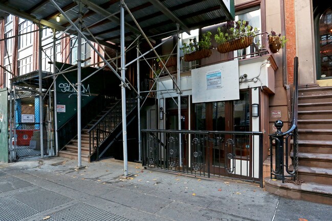 243 W 14th St in New York, NY - Foto de edificio - Building Photo