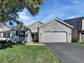 1960 Queens Meadow Ln in Grove City, OH - Building Photo