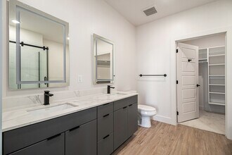 1801 Smith St in Houston, TX - Building Photo - Building Photo