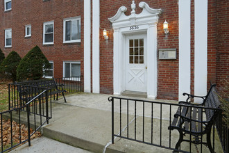 5636 Forbes Ave in Pittsburgh, PA - Foto de edificio - Building Photo