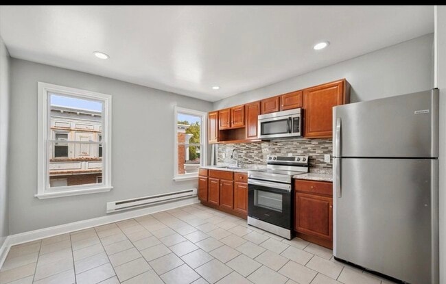 1018 S 55th St, Unit 2 in Philadelphia, PA - Foto de edificio - Building Photo