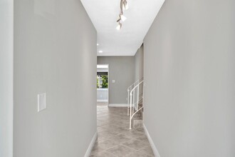 3450 NE 19th Ave in Oakland Park, FL - Building Photo - Building Photo