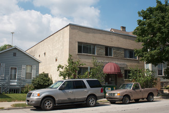 Farwell Apartments in Milwaukee, WI - Foto de edificio - Building Photo