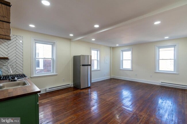 property at 5003 Pine St