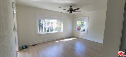 1240 S Lucerne Blvd in Los Angeles, CA - Building Photo - Building Photo