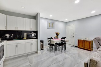 4338 Forest Rd in West Palm Beach, FL - Building Photo - Interior Photo