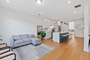 6020 Springdale Rd in Austin, TX - Building Photo