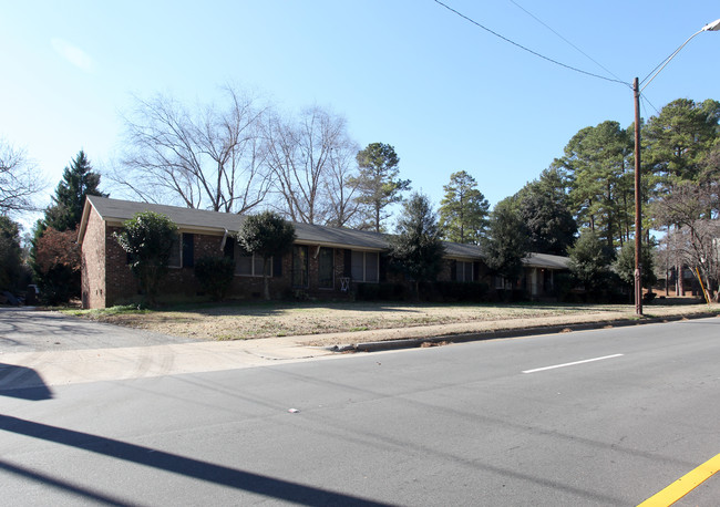 200 E Six Forks Rd in Raleigh, NC - Building Photo - Building Photo