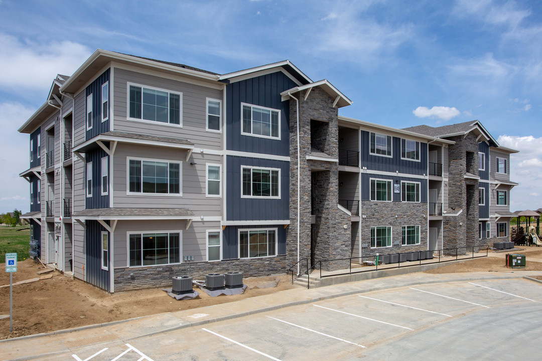 Fossil Ridge Apartments in Windsor, CO - Foto de edificio