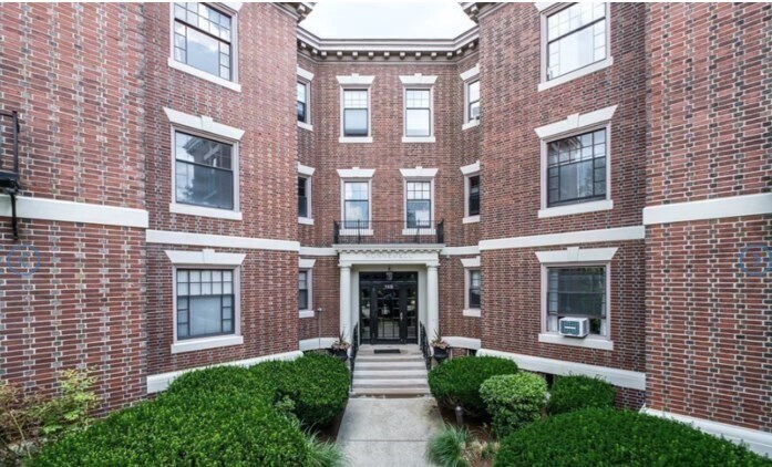 169 Washington St in Newton, MA - Building Photo