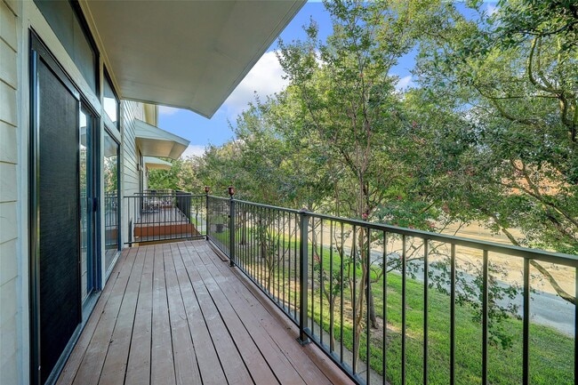 property at 2202 Bastrop St