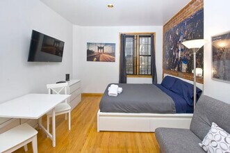 135 E 94th St in New York, NY - Building Photo - Building Photo