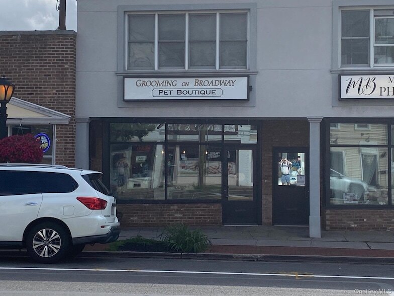 70 Broadway, Unit A in Greenlawn, NY - Building Photo