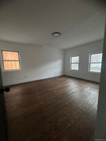 301 Warburton Ave in Yonkers, NY - Building Photo