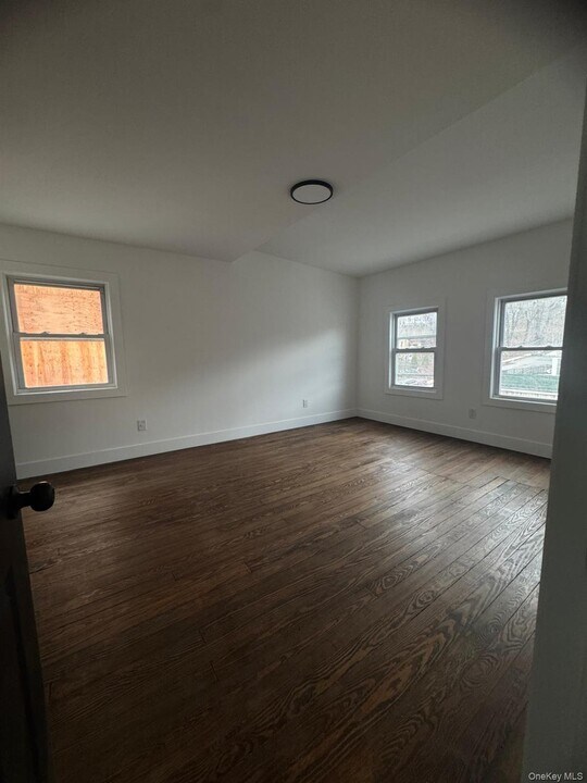 301 Warburton Ave in Yonkers, NY - Building Photo