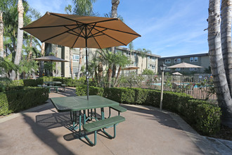 Nutwood East Apartments in Fullerton, CA - Building Photo - Building Photo