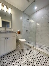 2556 S University Dr, Unit Downstairs - Unit A in Fort Worth, TX - Foto de edificio - Building Photo