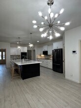 5900 Oak Creek Drive in Midland, TX - Building Photo - Building Photo