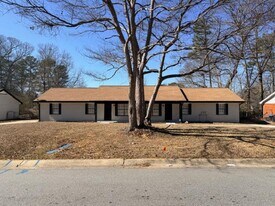 8319 Glenwoods Terrace in Riverdale, GA - Building Photo