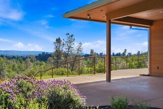 23083 Elk Trail E in Redding, CA - Building Photo - Building Photo