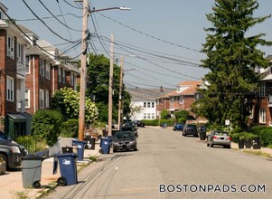 1687 Commonwealth Ave in Boston, MA - Foto de edificio - Building Photo