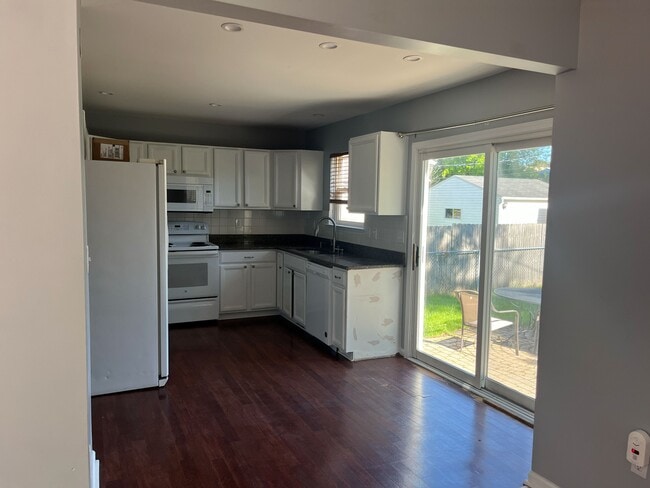 2941 Beland Ave in Keego Harbor, MI - Building Photo - Building Photo