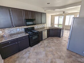 7585 Aspen Color St in Las Vegas, NV - Building Photo - Building Photo