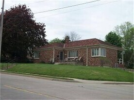 1745 Loras Blvd in Dubuque, IA - Building Photo