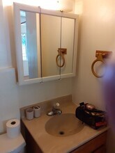 694 Kaae Rd in Wailuku, HI - Foto de edificio - Building Photo