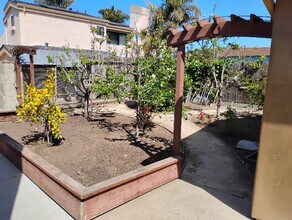 1217 Lowell St in Seaside, CA - Building Photo - Building Photo
